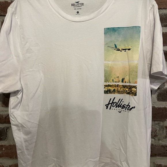 2/$15 Hollister California White T-Shirt Size Large - Picture 2 of 8